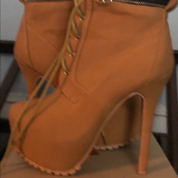 Construction style high heel - Picture 1 of 4